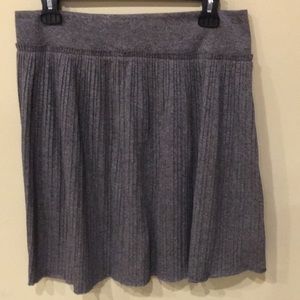 Banana Republic cotton blend pleated back zip skirt